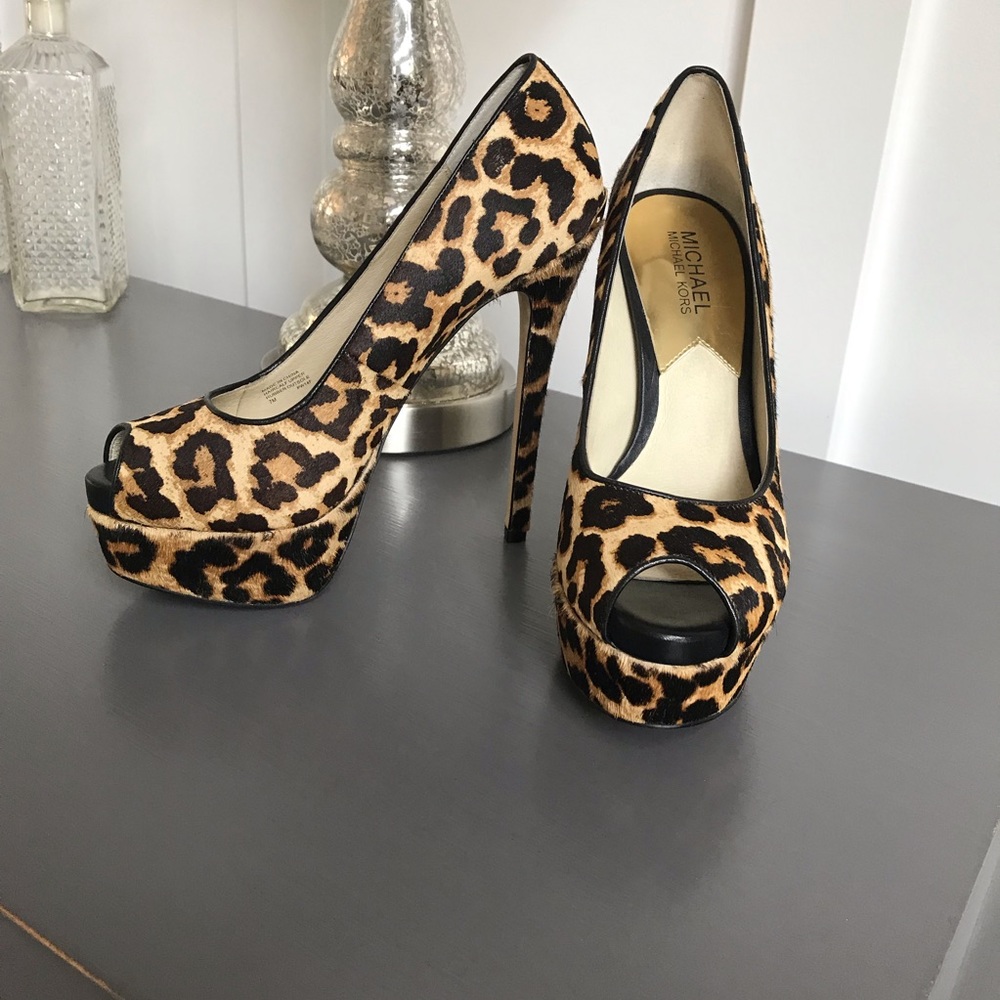 Michael Kors animal print peep toe heels size 7